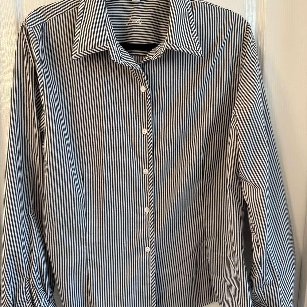 Women’s Size 16 No Iron Foxcroft Black and White Striped Blouse.  Excellent cond